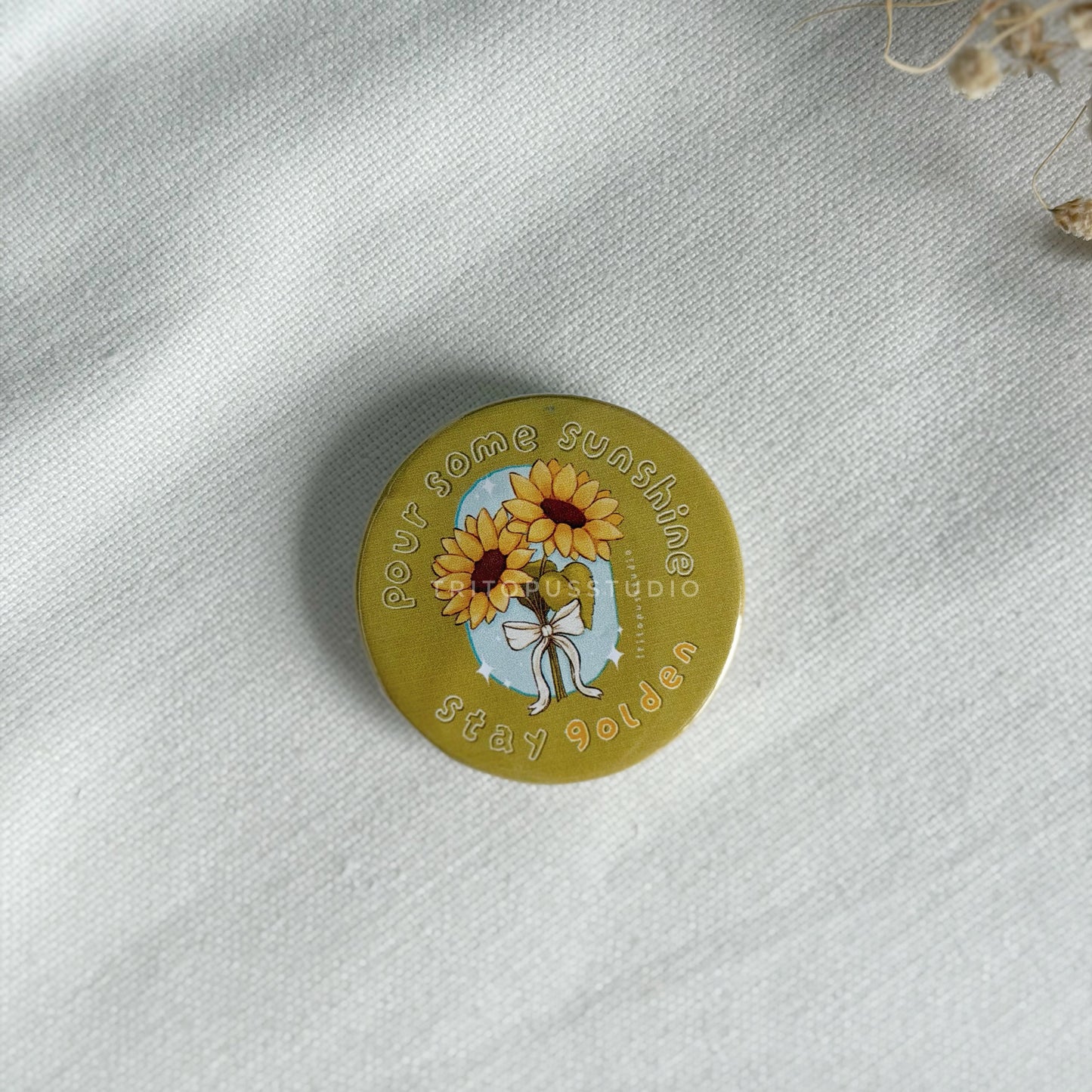 "stay golden" sunflower button badge 44mm
